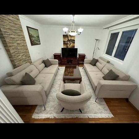 Ema Guest House Плав Екстериор снимка