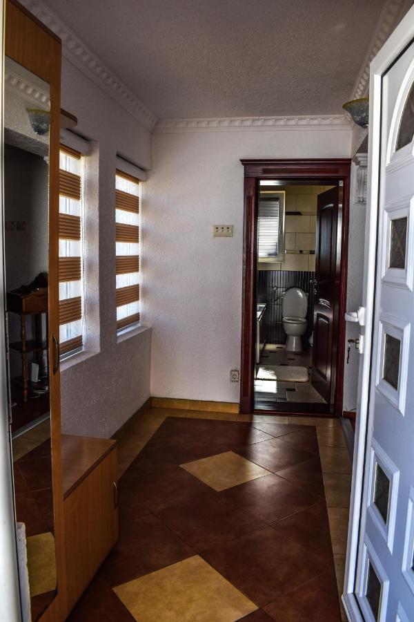 Ema Guest House Плав Екстериор снимка