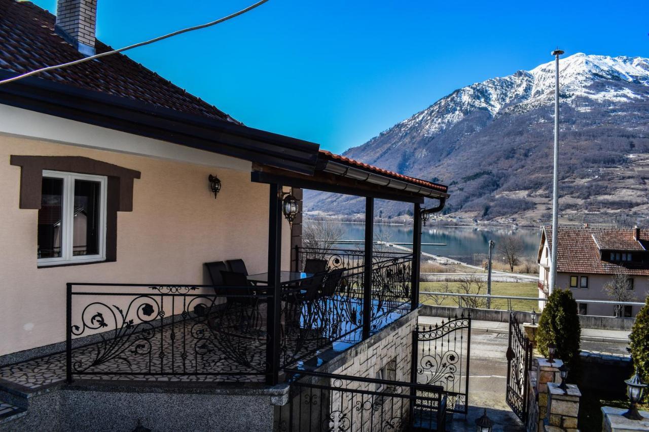 Ema Guest House Плав Екстериор снимка