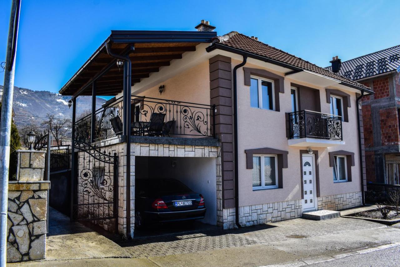 Ema Guest House Плав Екстериор снимка