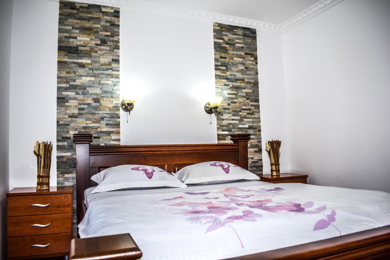 Ema Guest House Плав Екстериор снимка
