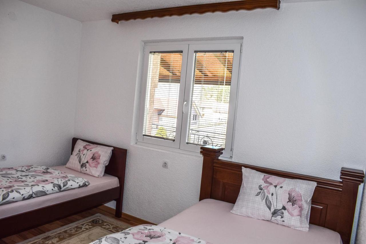 Ema Guest House Плав Екстериор снимка
