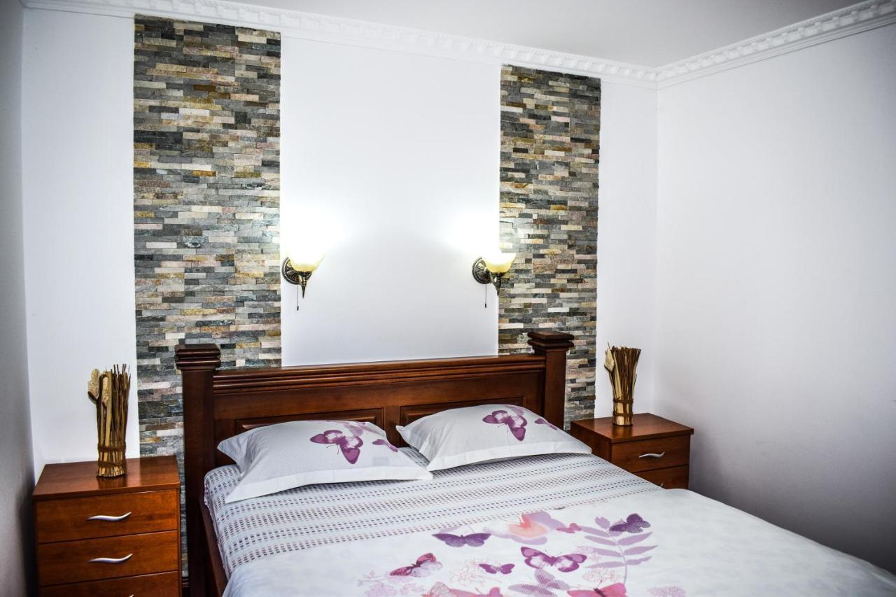 Ema Guest House Плав Екстериор снимка