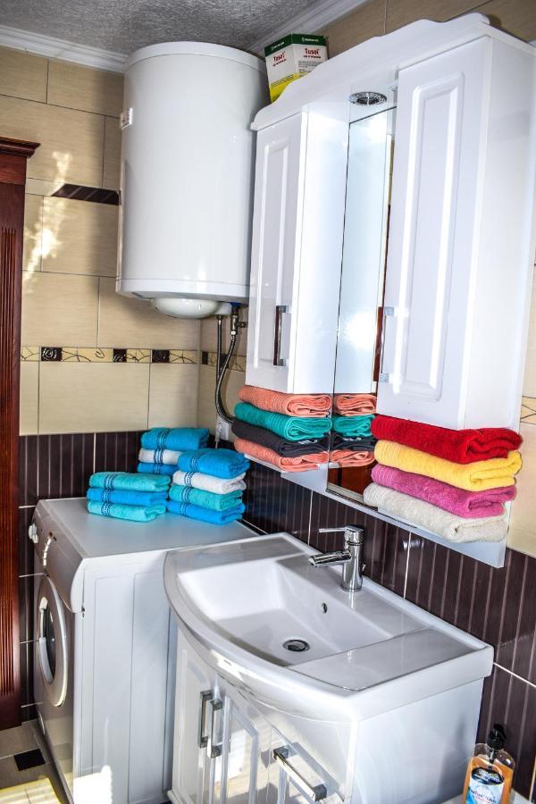Ema Guest House Плав Екстериор снимка